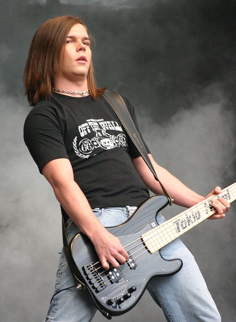 Tokio Hotel-Bassist Georg Listing begeisterte sich schon früh für Musik und spielt mehrere Instrumente.