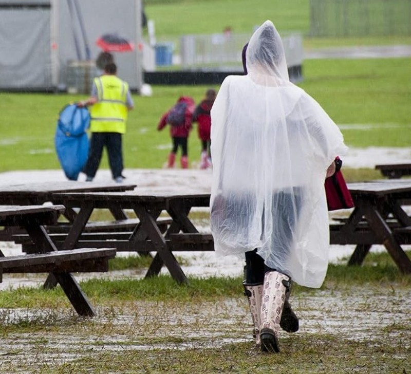 Kein Festival ohne Regenponcho!