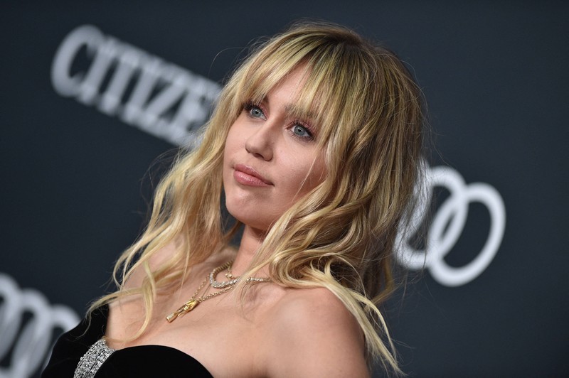 Miley Cyrus wurde verklagt, weil sie ihren Hit „Flowers“ kopiert haben soll.