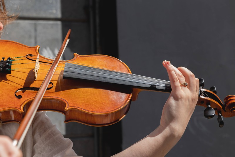 Jungfrau-Geborene sollten sich mal an der Violine versuchen.